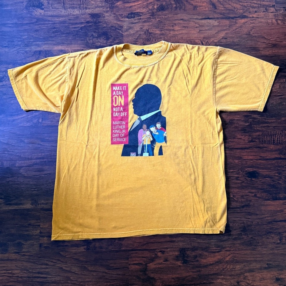 90s Vintage Martin Luther King Jr. Day‎ Of Service Graphic T-Shirt XL Yellow